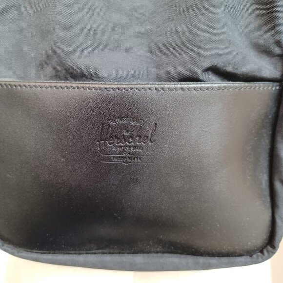 Herschel Backpack Classic Black Smaller Size‎ Zipper Pockets Adjustable Straps main image 11